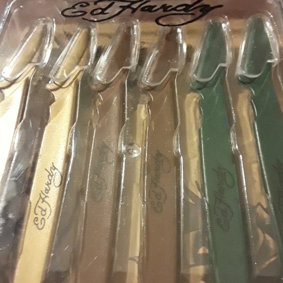 6 Pc Ed Hardy Grooming Razors  New - Picture 2 of 3